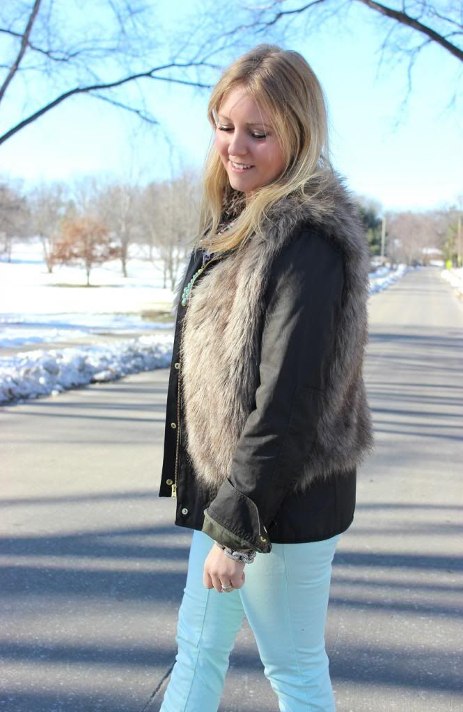 How to Wear Mint Jeans in Winter