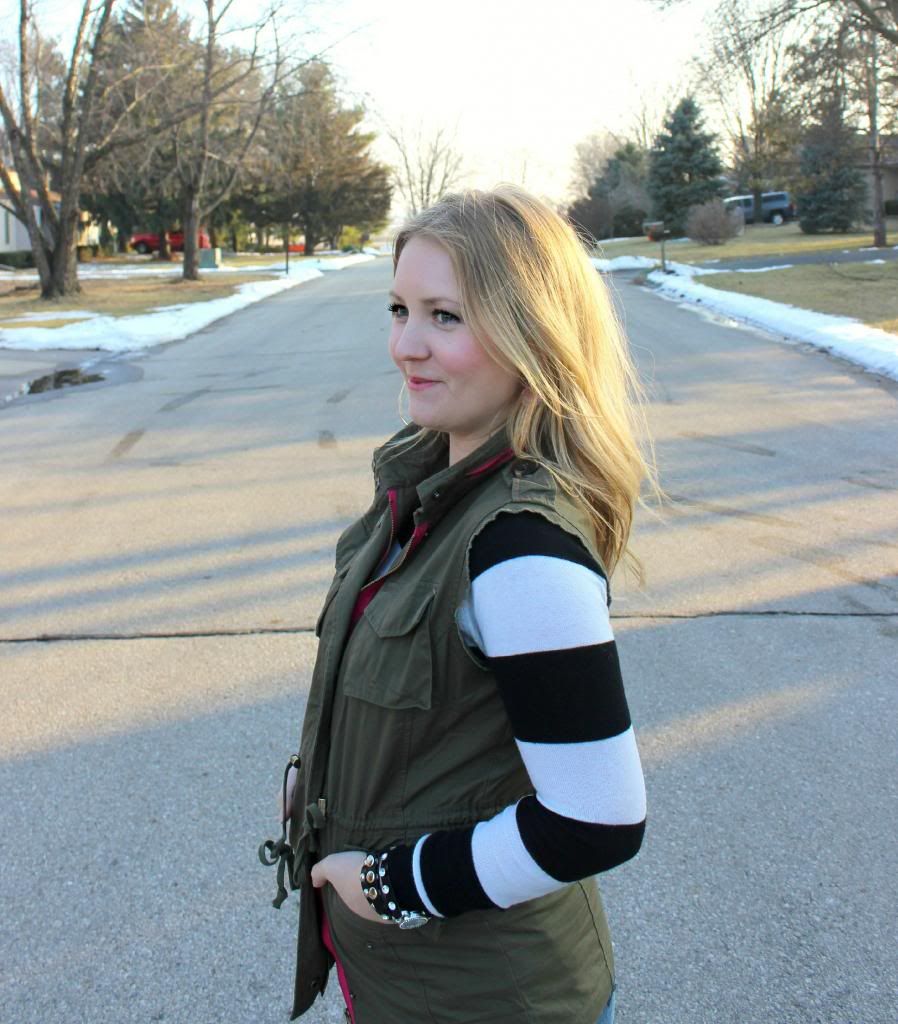 How to wear a green utility vest