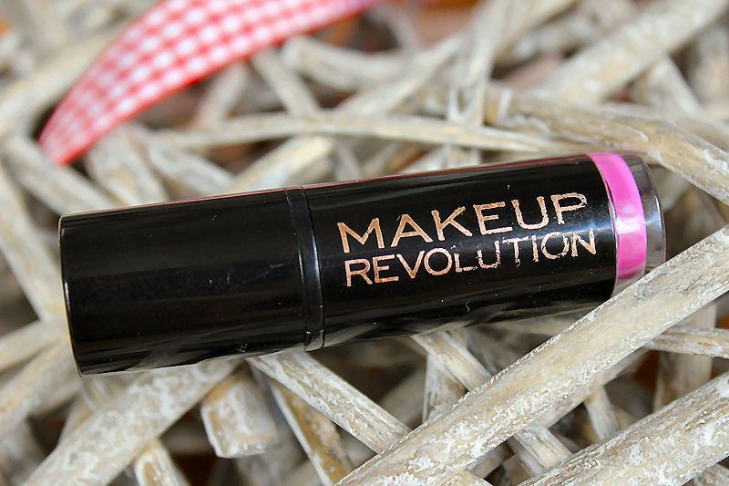 Makeup Revolution Amazing Lipstick in Crime