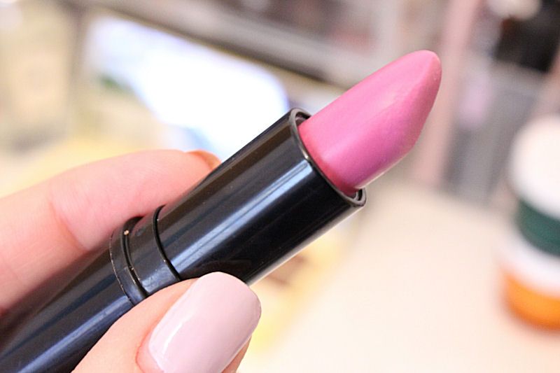 Makeup Revolution Lipstick in Enchant