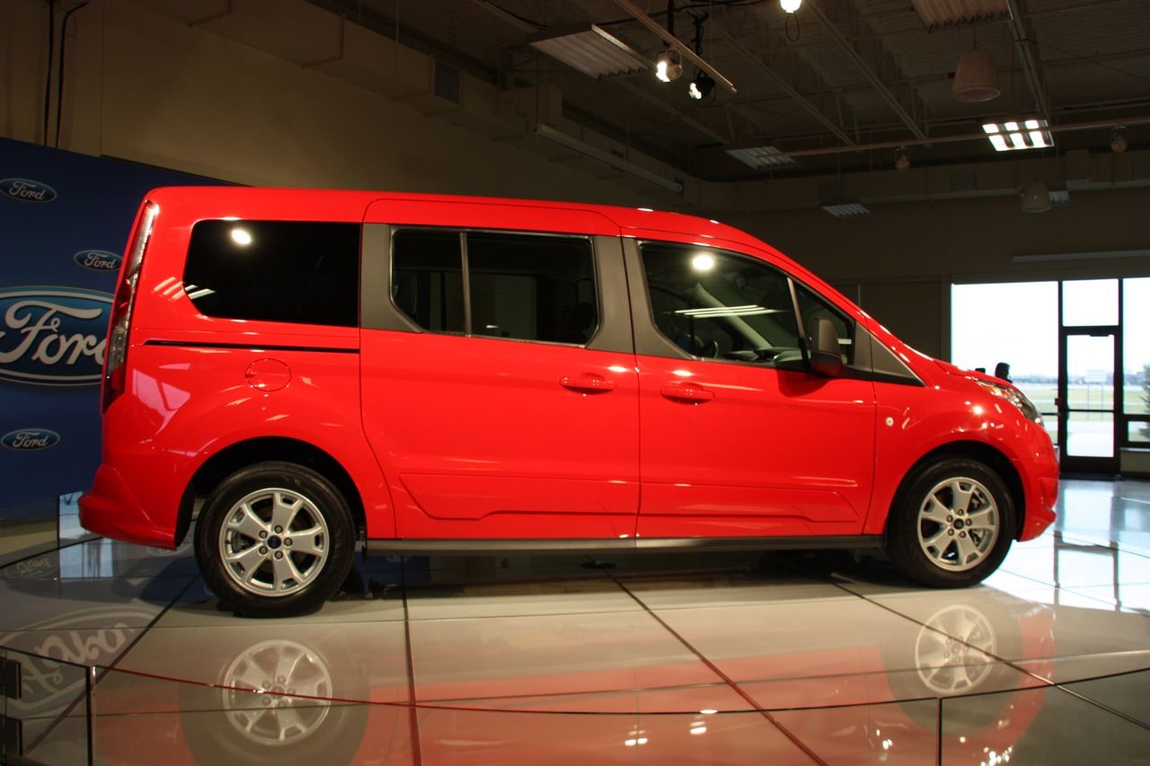 2014-ford-transit-connect-wagon-live---05.jpg