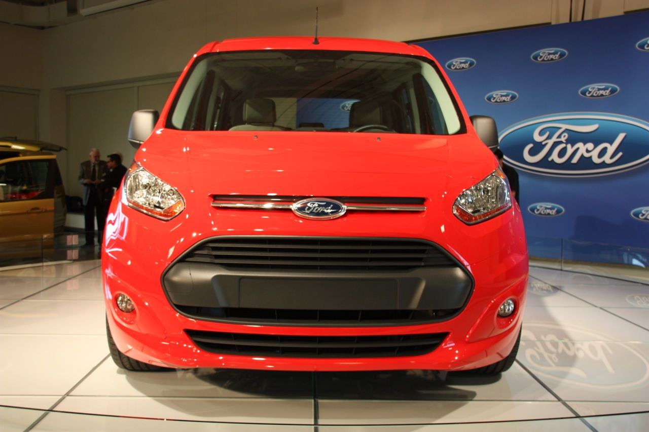 2014-ford-transit-connect-wagon-live---07.jpg