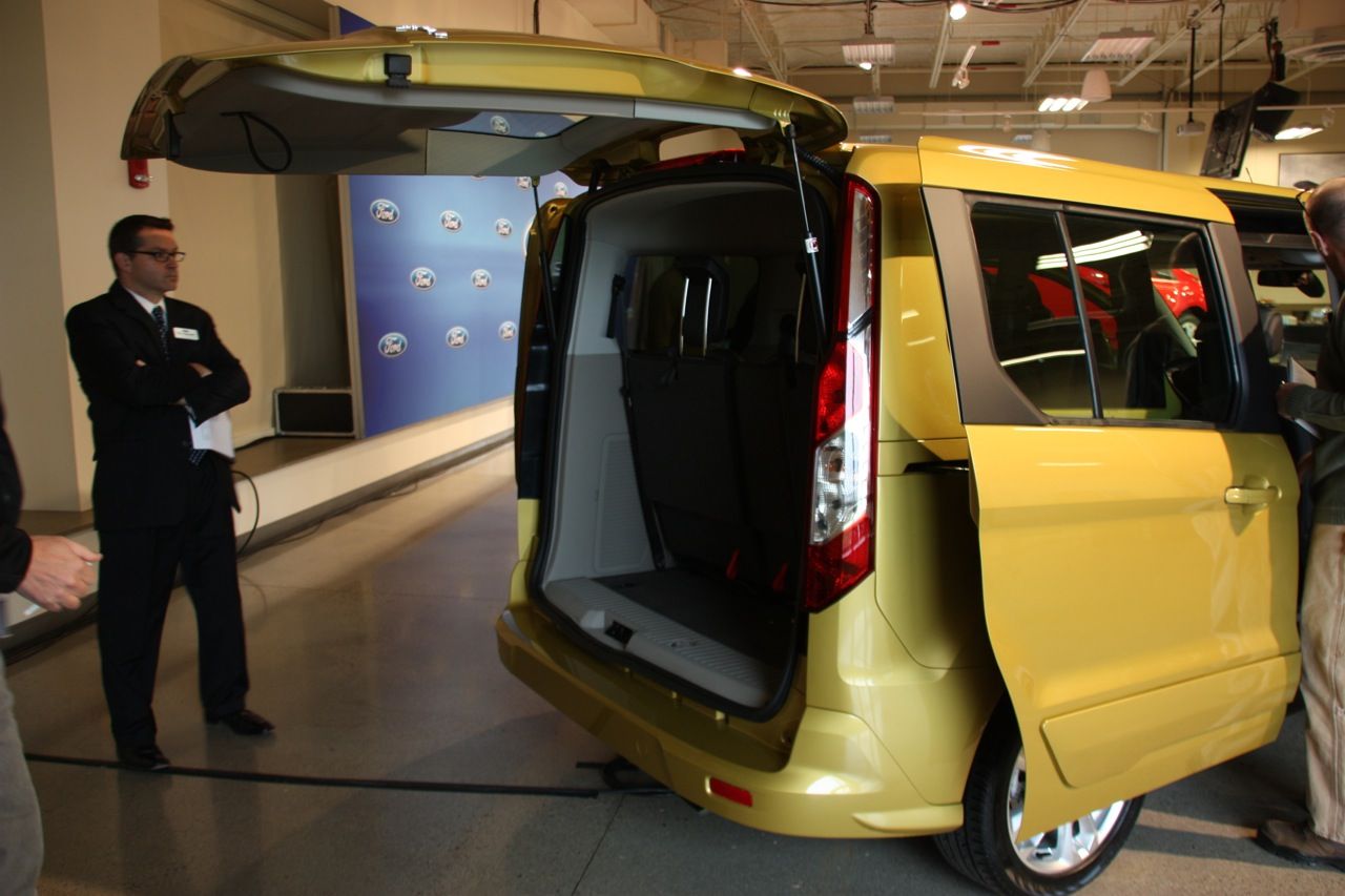2014-ford-transit-connect-wagon-live---23.jpg