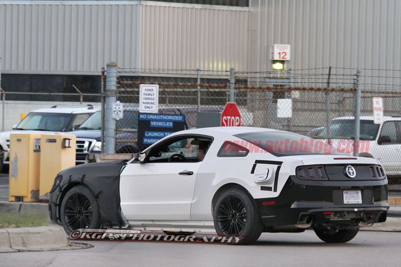 2015-ford-mustang-spied05.jpg