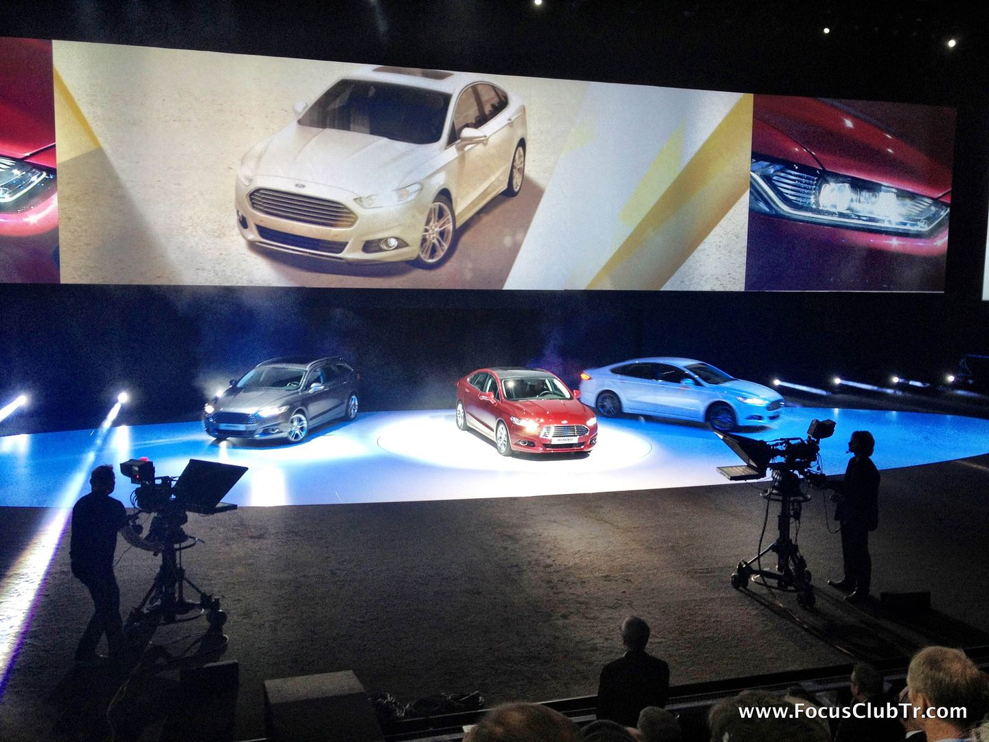 Ford-Mondeo-2013-live-03.jpg
