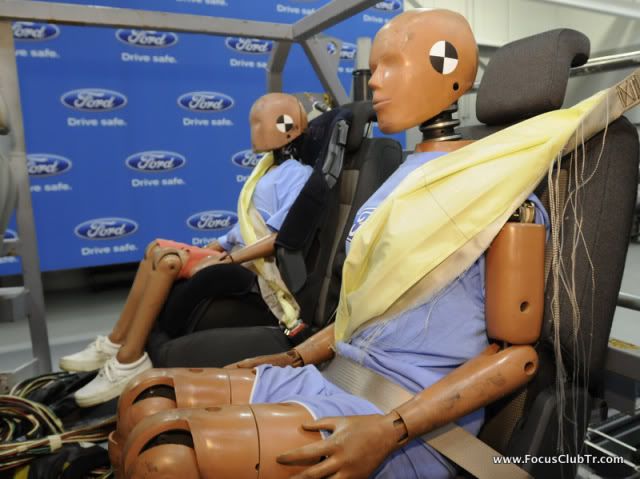 Ford_Revealed_Inflatable_Seatbelt_01.jpg