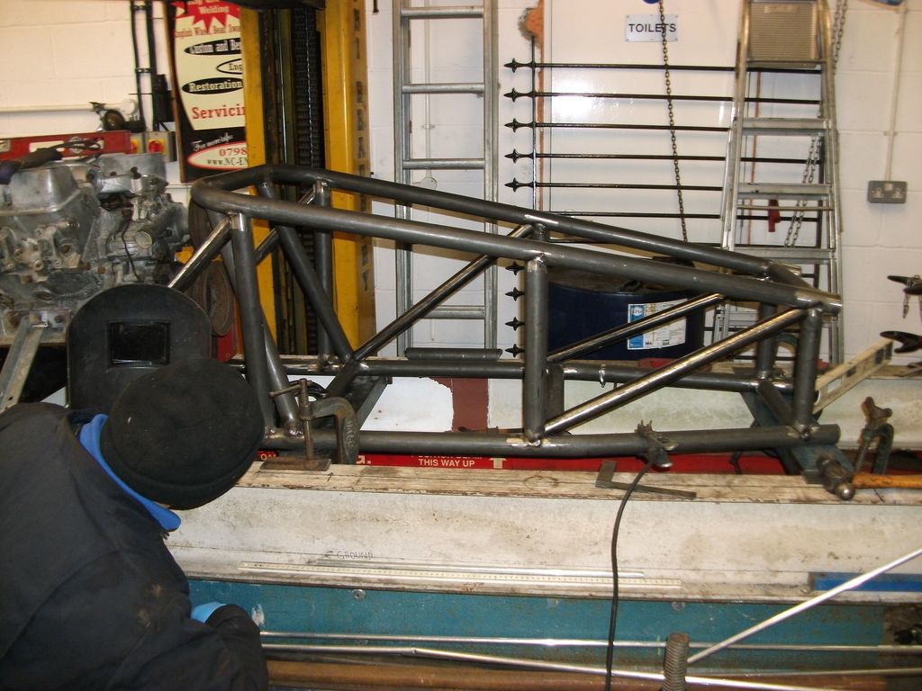 http://i1244.photobucket.com/albums/gg579/Kevin_Bingham/Bellytank%20Chassis/DSCF1447_zpsvqmkjhzr.jpg